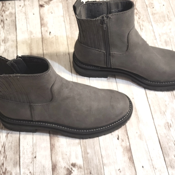 Time and Tru Gray Chelsea Boots - Picture 7 of 7